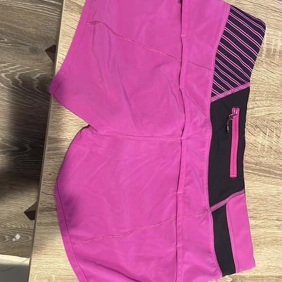 Lulu lemon speed up shorts - Picture 3 of 4